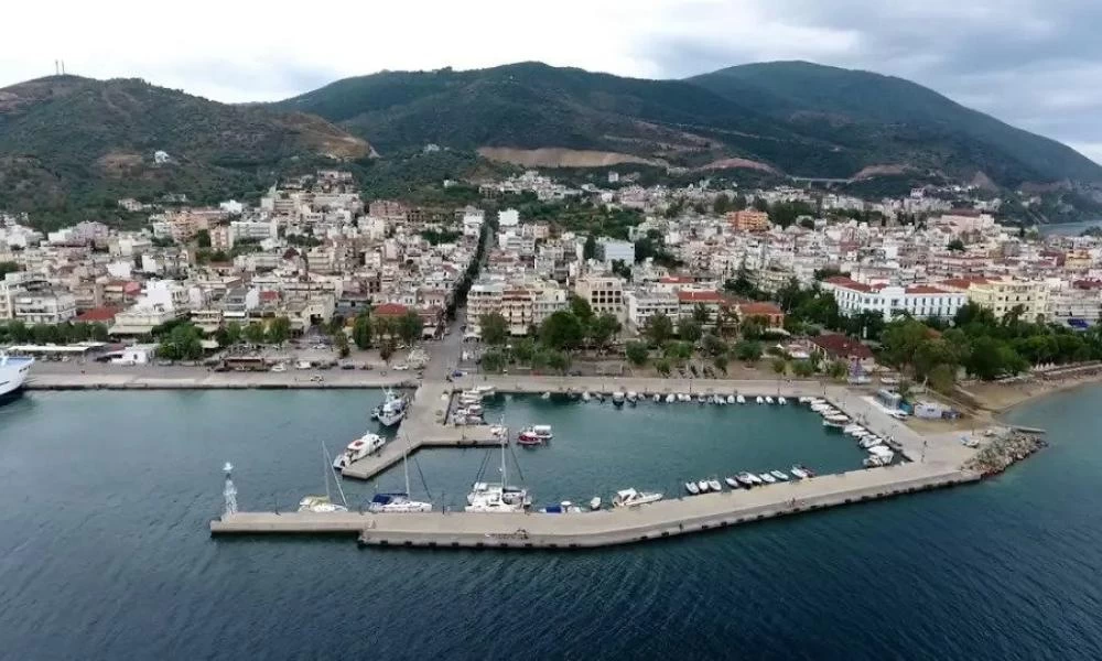 Εύβοια: Ο δήμος Ιστιαίας–Αιδηψού καταγγέλλει την εγκατάσταση αιολικού πάρκου στο μόνο βουνό που δεν κάηκε